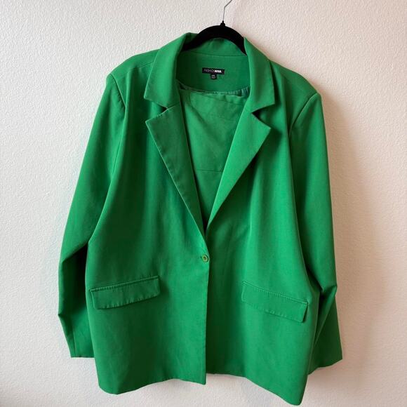 Green plus size blazer and - Picture 2 of 4